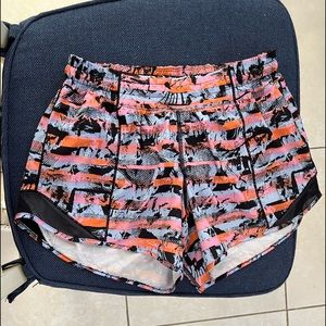 Lululemon Hotty Hot Low rise 4” shorts. Size 4